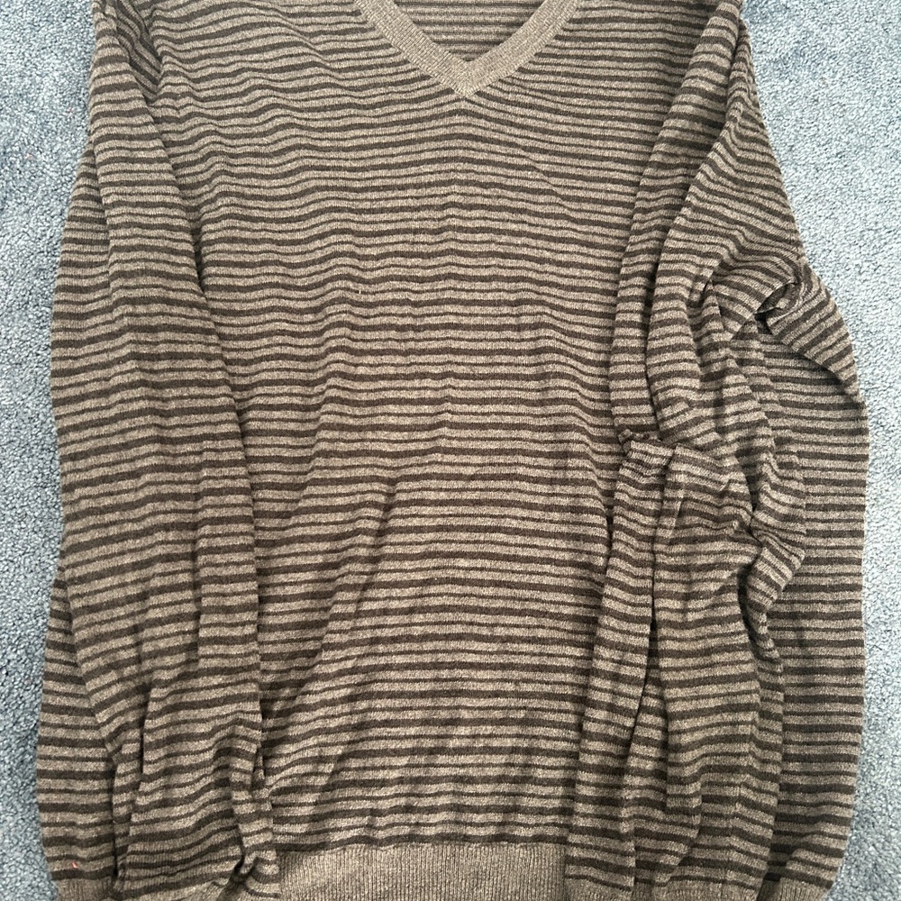 GAP Men's V-Neck Striped Sweater in Grey and Black